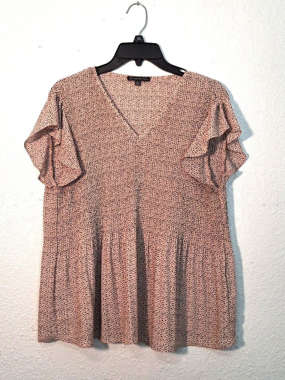 Adrianna Papell Pleated top Beige with Black Specks wi Capped Flowey Sleeves